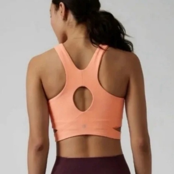 • New • Athleta Conscious Cut Out Crop A-DD/ Bright Peach Multi winner Host Pick - Picture 4 of 15